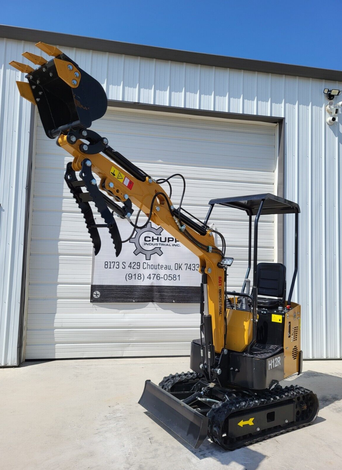AGT H12R 1-Ton Mini Excavator with Hydraulic Thumb, photo 6 of 9