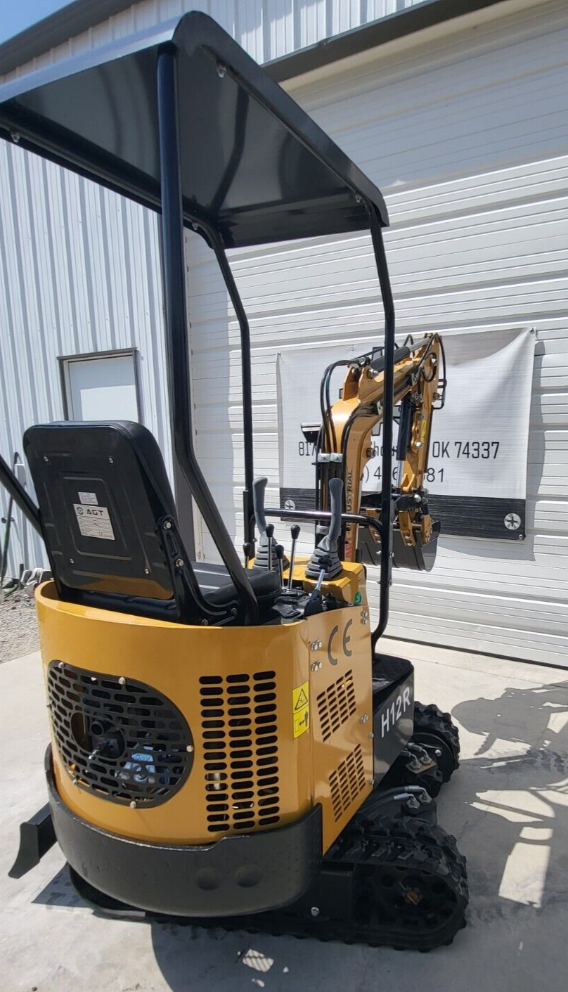 AGT H12R 1-Ton Mini Excavator with Hydraulic Thumb, photo 9 of 9