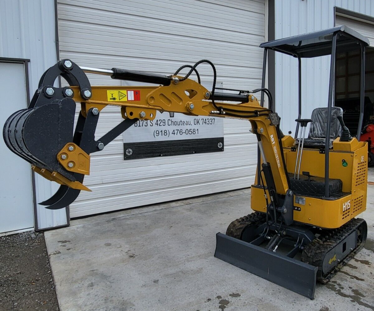 AGT H15 1.5-Ton Compact Mini Excavator, photo 3 of 9