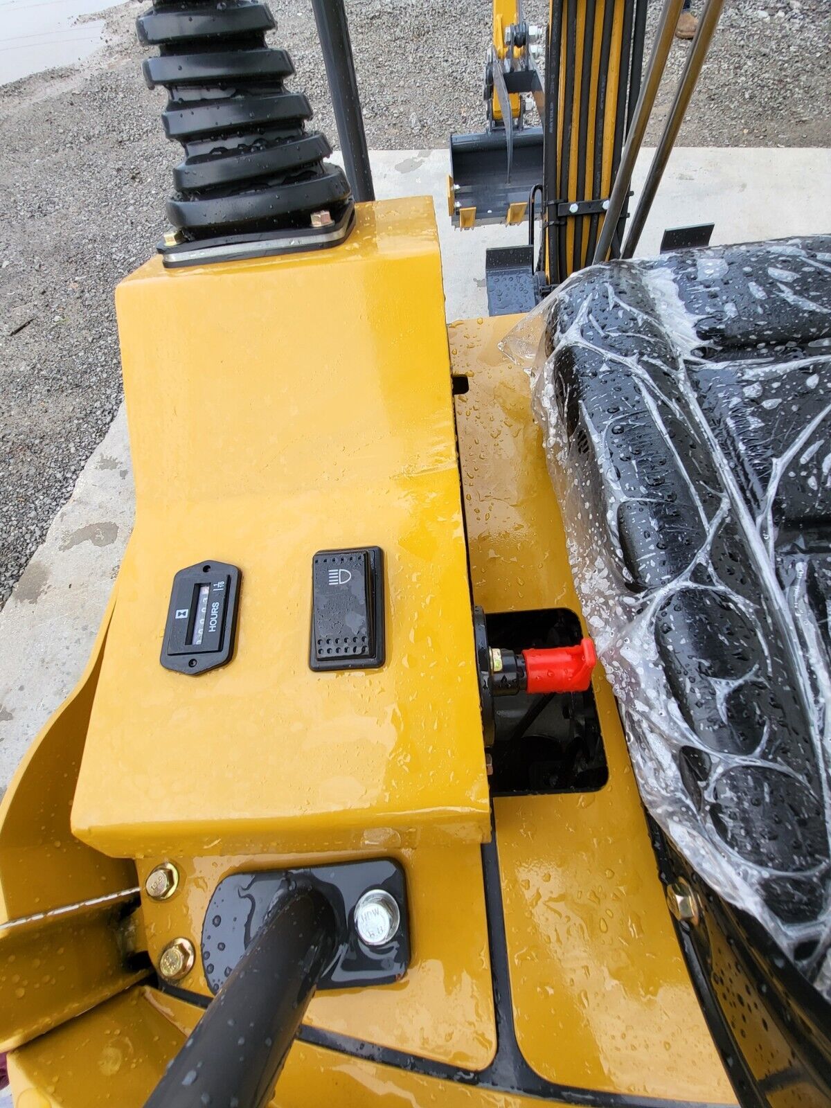 AGT H15 1.5-Ton Compact Mini Excavator, photo 7 of 9