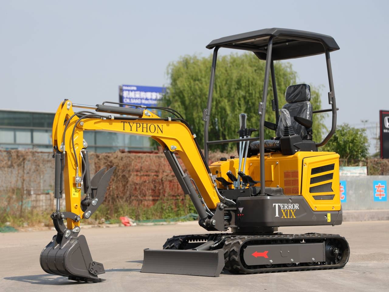 TYPHON TERROR XIX STORM Mini Excavator - 1.8 Ton Kubota D902 Diesel with Swing Boom and Canopy, photo 4 of 6